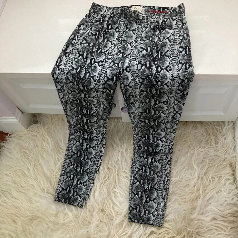 Alice and Olivia Good High Rise Skinny Jeans in Snake - Picture 4 of 13